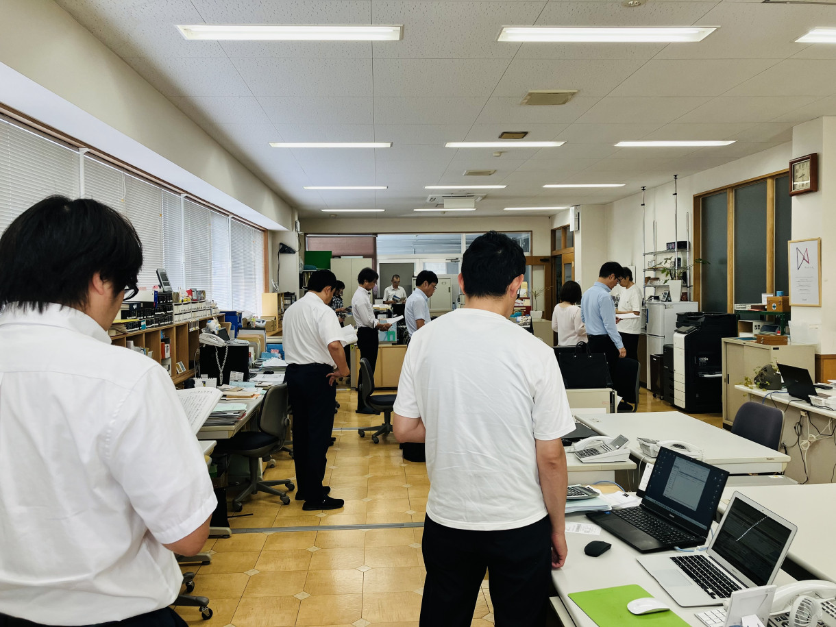一日の始まりはアイスブレイクから。