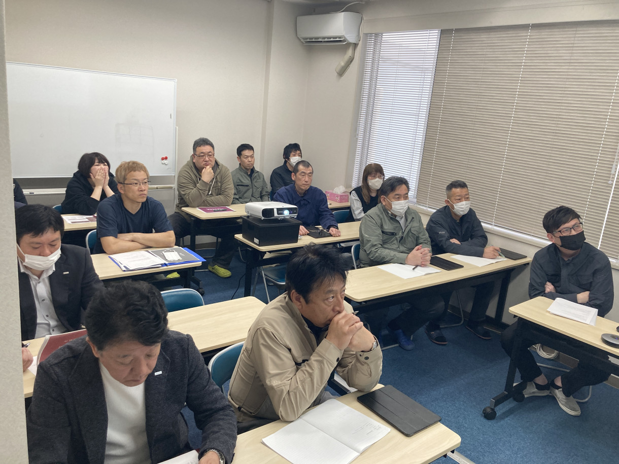 いごこち、まなぶ、つながる  委員会報告会